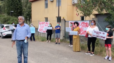 Protesta casa famiglia